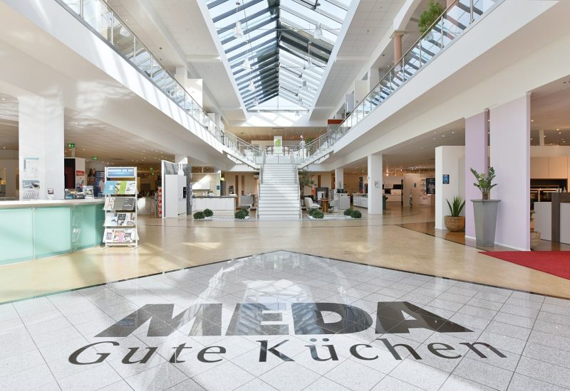 Eingangsbereich mit dem MEDA Logo