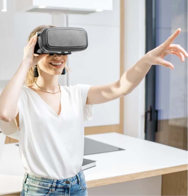 Frau mit Virtual Reality Brille bei MEDA Darmstadt